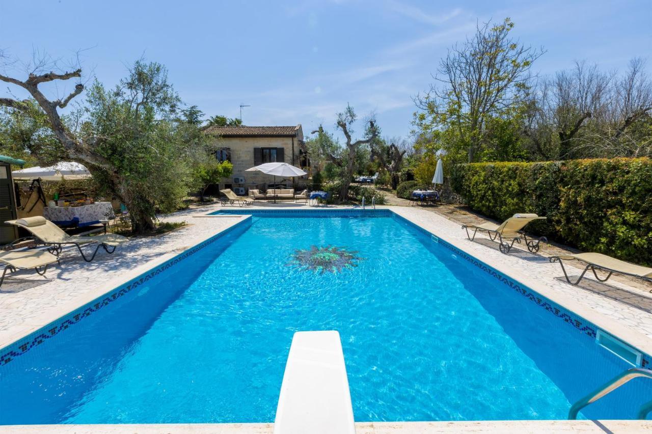 Casa Ulmi Con Piscina Bed & Breakfast Uggiano La Chiesa Exterior photo